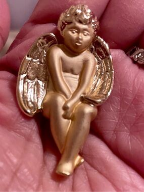 Gold Cherub Angel Brooch Pin - Women's Jewelry